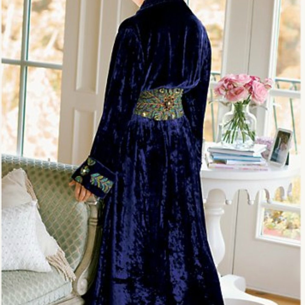 Long blue vintage velvet bathrobe